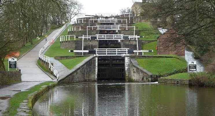 liverpool to leeds, canal scoot commute with kick scooter from swifty